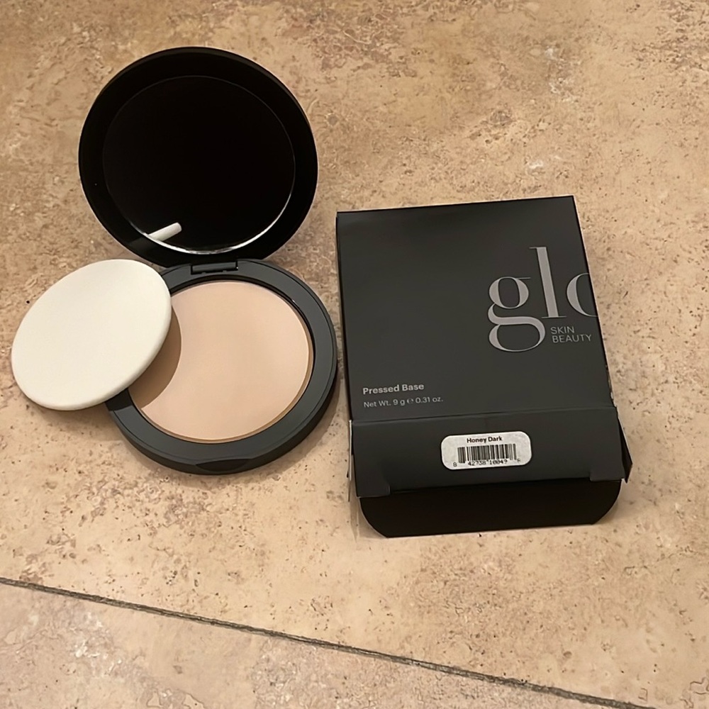 New In Box Glo Skin Beauty Pressed Base Powder Foundation in Honey Dark Color